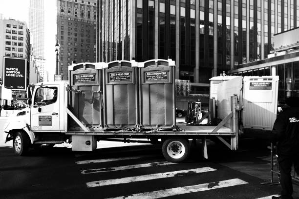 Best Porta potty delivery and setup  in Albers, IL